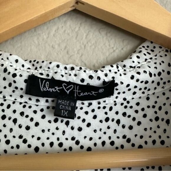 velvet heart white button down shirt with black polka dots size 1X - Picture 6 of 7